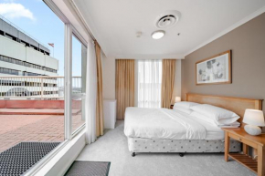 Spacious 1-Bed with City Amenities
